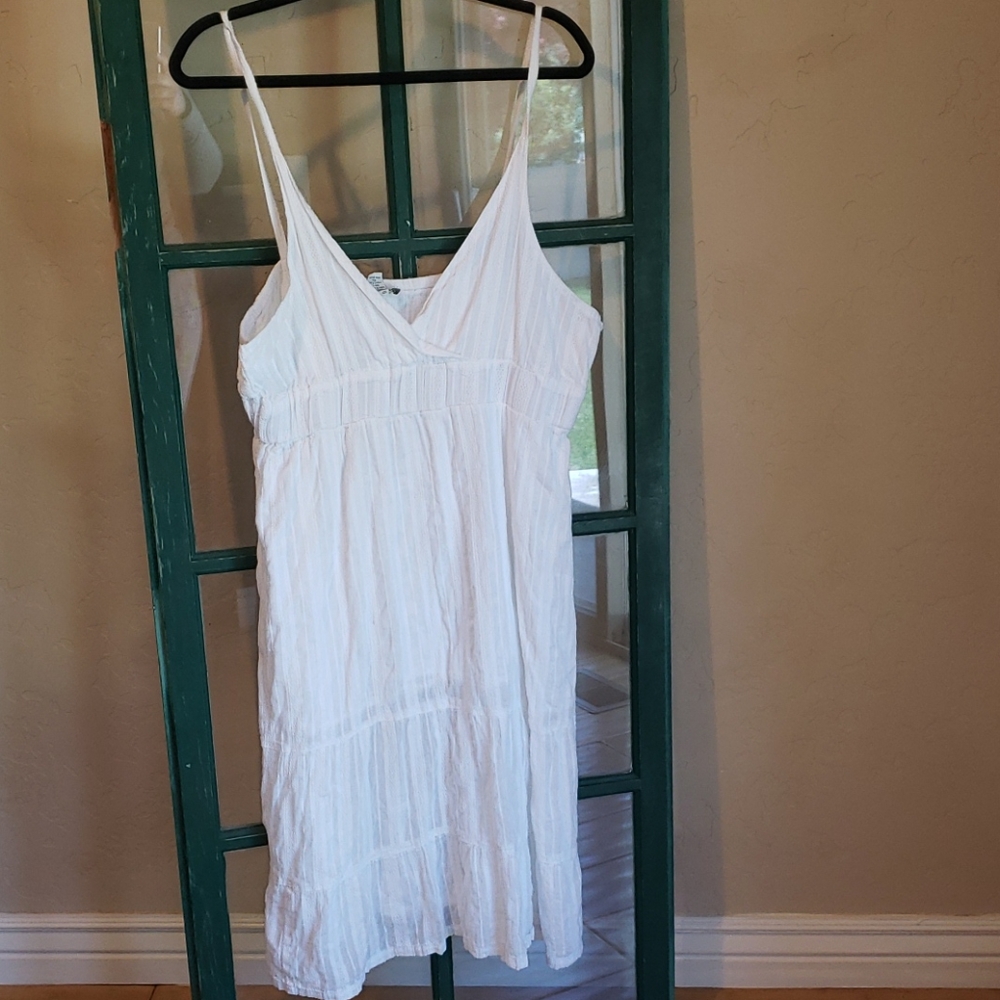 Area XL womens white eyelet mid-length flowy dress